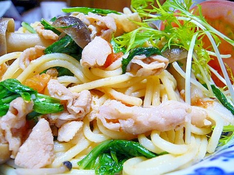 豚バラの旨味☆しめじと水菜のトマト風味パスタ♪